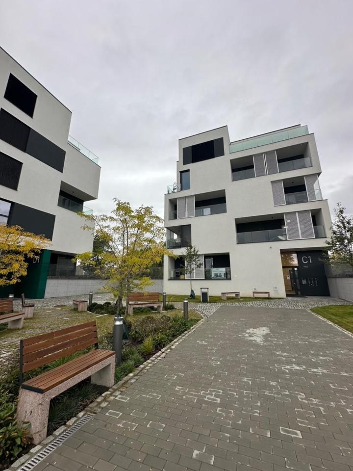 U Klasku 2 - Santovka Living Apartment